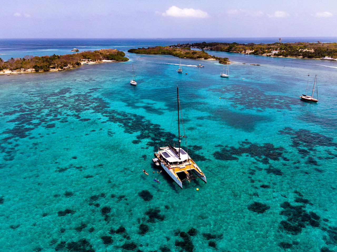 Cartagena: Rosario Islands Catamaran with Lunch and Snorkel
