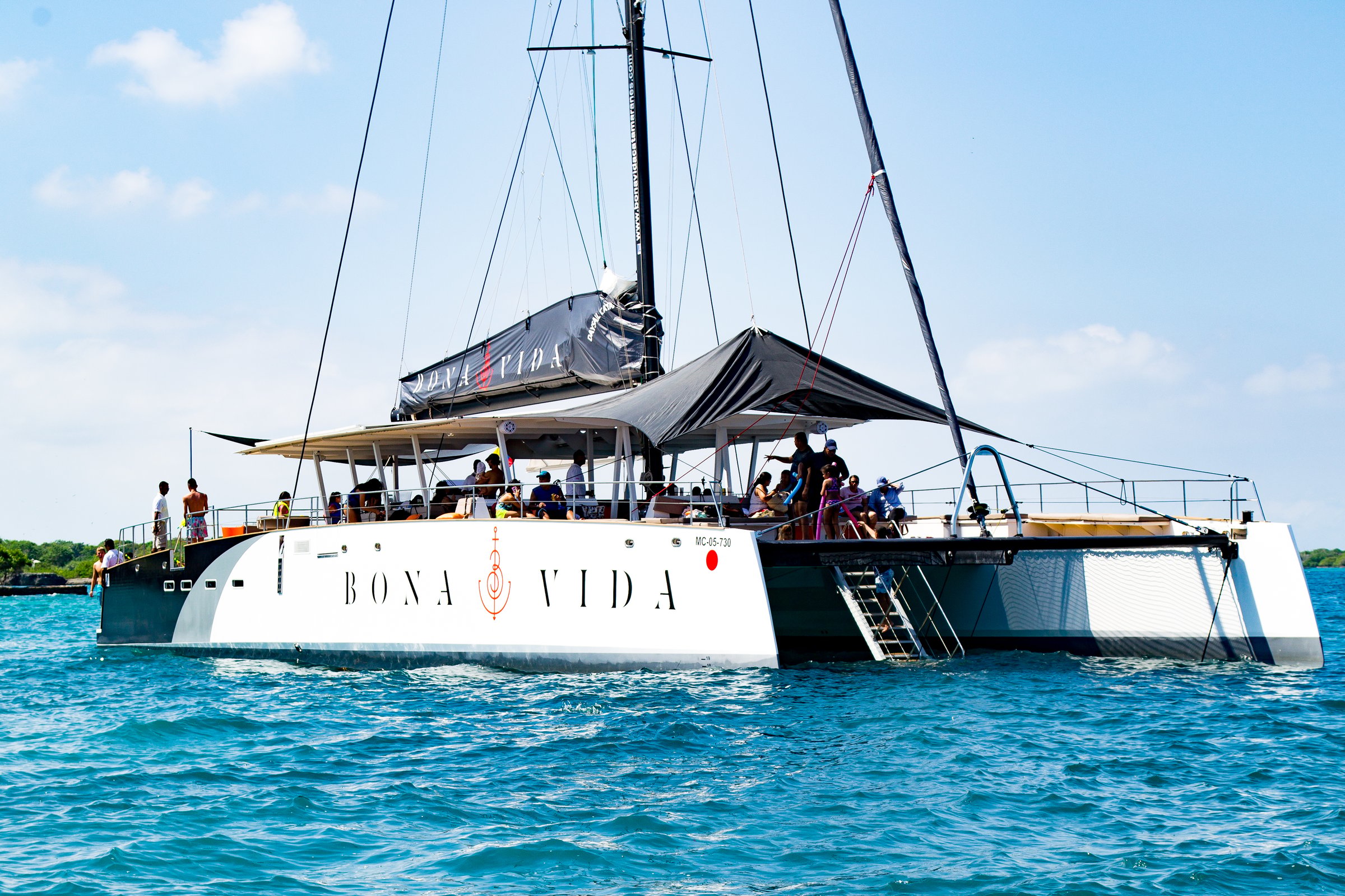 Cartagena: Rosario Islands Catamaran with Lunch and Snorkel